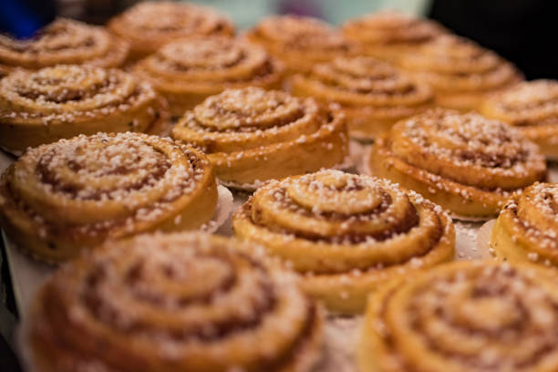 christmas in sweden - cinnamon buns (kanelbullar) - swedish christmas stock pictures, royalty-free photos & images