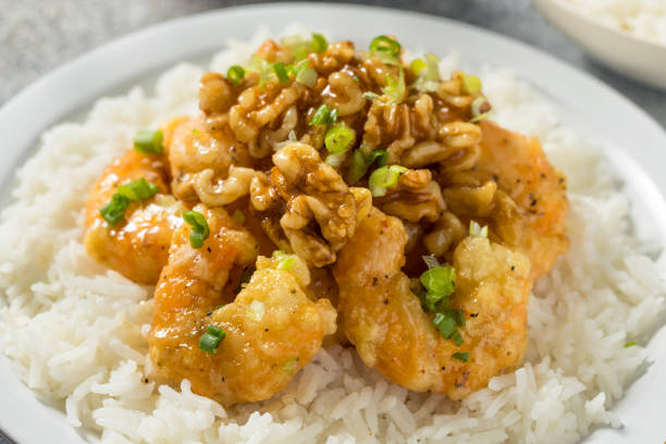 homemade fried honey walnut shrimp - honey walnut shrimp stock pictures, royalty-free photos & images