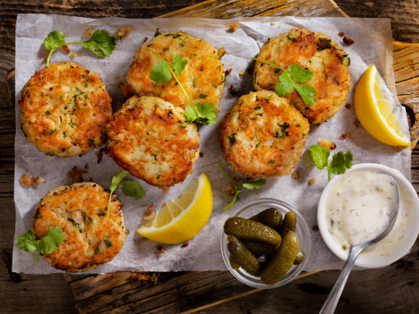 crispy golden fish cakes - crab cakes stock pictures, royalty-free photos & images